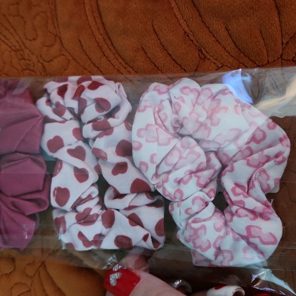 NWT 4 PIECE SCRUNCHY SET - Picture 3 of 3